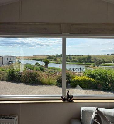 Winestead Otro | Lovely Caravan With Full Lake Views And Decking In Yorkshire, Ref 71010Q