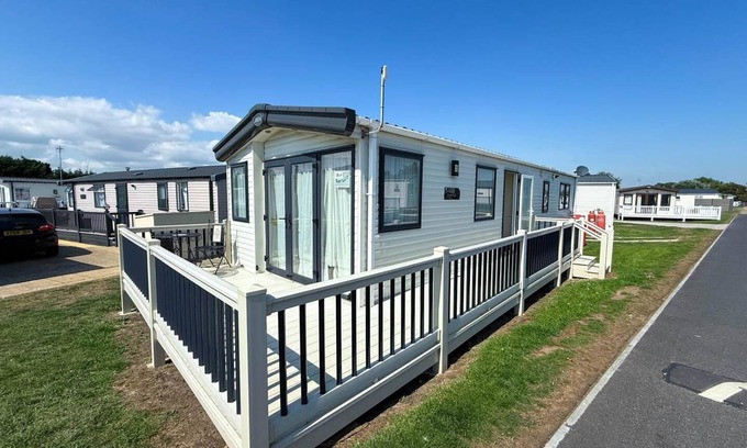 Felixstowe Casa | Lovely caravan with decking at Suffolk Sands Holiday Park ref 45017B