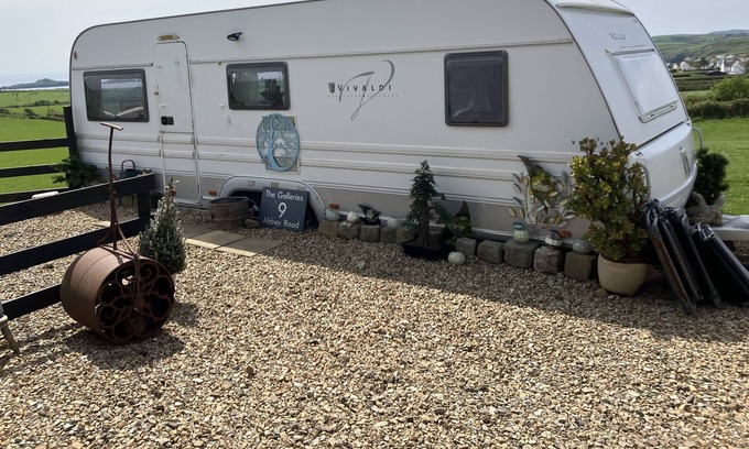 Garn Fadryn Chalet De Esquí | Lovely caravan with stunning views Aberdaron