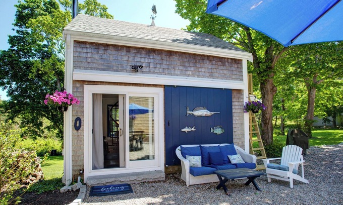 West Barnstable Cabaña | Lovely Carriage House w/Spa Near Beach, Pets Welcome!