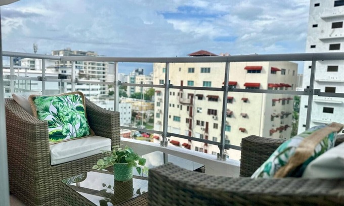 Evaristo Morales Apartamento | Beautiful, City Center 1BR Condo, King Size Bed, Full AC, Fast Wi-Fi, Pool