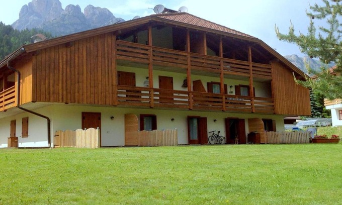 Pera Chalet De Esquí | Lovely Chalet in Pozza di Fassa with Garden