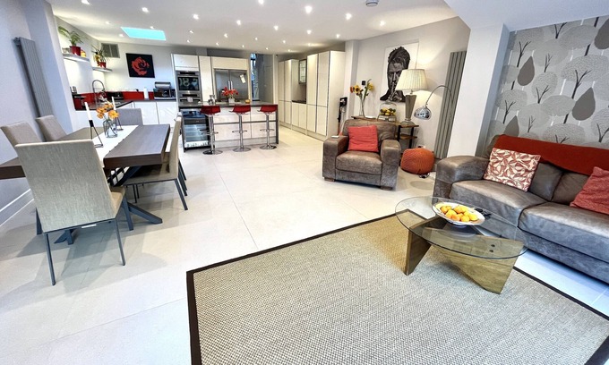 Southfield Casa | Lovely Chiswick Victorian Home - Available for Long or Short let