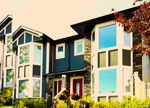 Killarney Casa | Lovely comfy home private bath in central Calgary