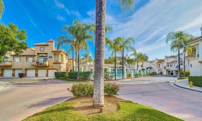 Corona Condominio | Lovely Condominium in the Hills