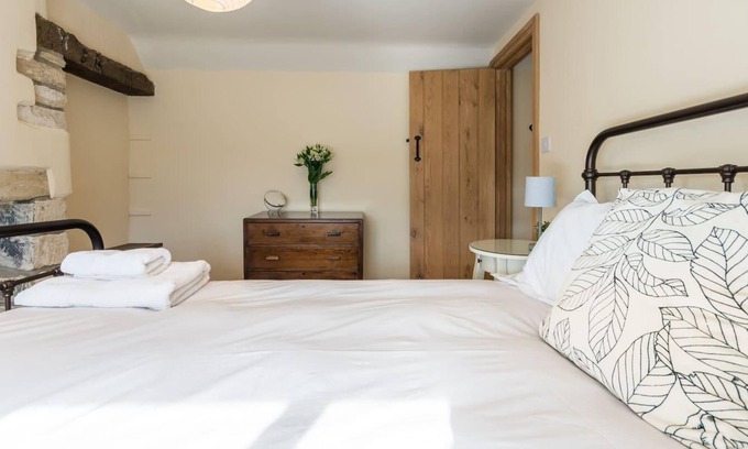 Tetbury Cabaña | Lovely Cosy Stone Cottage in Tetbury, Cotswolds