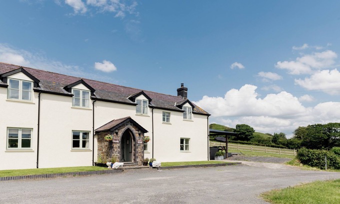 Devils Bridge Casa | Lovely countryside farm house with large hot tub and disabled friendly. Sleeping 12