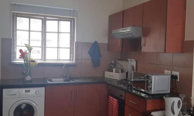 Pretoria Apartamento | Lovely & Cozy Studio Unit with Carport!
