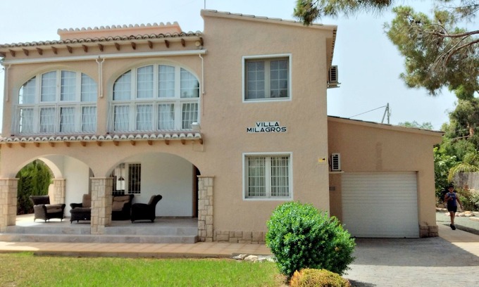Hoya de los Patos Villa | Preciosa Villa Independiente En Busot, Cerca De Alicante. Piscina privada / jardines - duerme 8/9