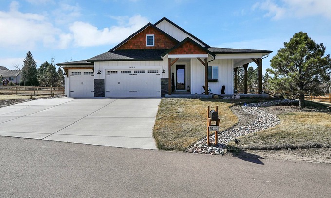 Gleneagle Casa | Lovely dog-friendly home with hot tub, fireplace, & washer/dryer