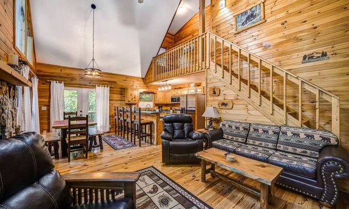 Epworth Cabina | Lovely dog-friendly creekside cabin with fireplace, hot tub, & fire pit