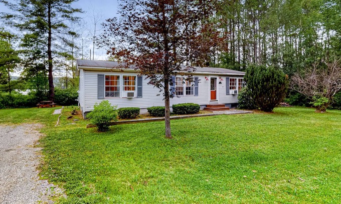 Crystal Beach Casa | Lovely dog-friendly home with lake access, grill, kayak, canoe, and fast WiFi