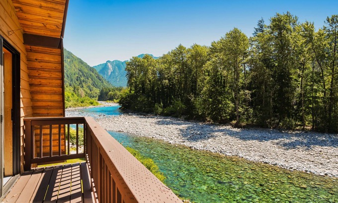 Index Cabina | Hermosa casa a orillas del río Skyomish, ¡despierta con vistas a la montaña!