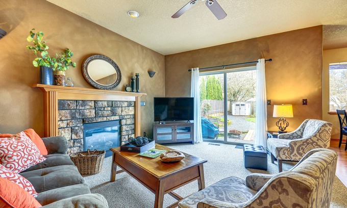 Dundee Casa | Lovely Dundee Home w/ Private Yard & Fire Pit!