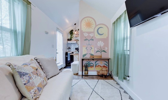 Rosewood Casa | Lovely East Austin Tiny Home!