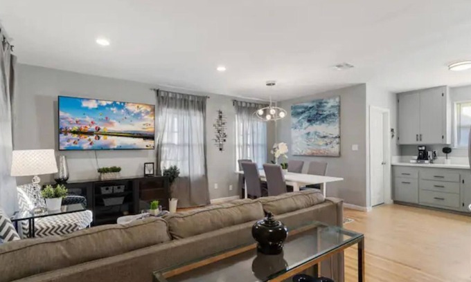 Northridge Casa | Lovely Entire Home in Sherwood Forerest near CSUN