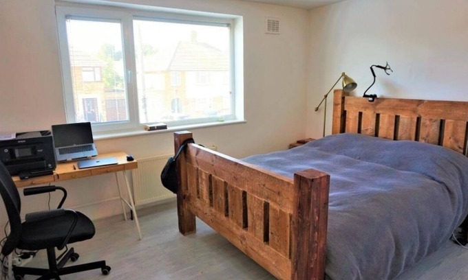 Gillingham Casa | Lovely Family Home in Rainham. Relax at this peaceful home away from home.