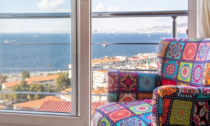 Konak Apartamento | Lovely Flat in Konak with Sea View and Balcony