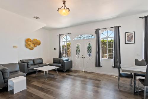 NoHo Arts District Apartamento | Lovely gated 3bedroom & 2 bath unit near Universal studio and Hollywood