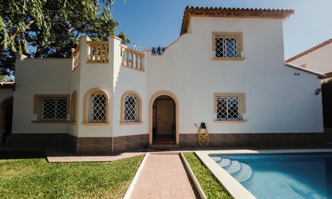 Denia Chalet De Esquí | Lovely getaway home in a quiet location just minutes away from the beach.