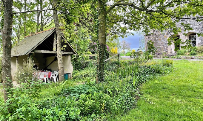 Tirepied Cabaña | Lovely gite in a peaceful area near the coast, in the Bay of Mont-Saint-Michel