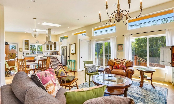 Graton Casa | Encantadora casa del condado de West Sonoma con gran vibras, ubicación maravillosa.