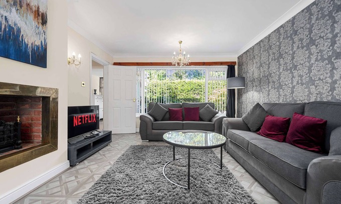 Cheadle Casa | Lovely Greater MCR Family Home by City SuperHost