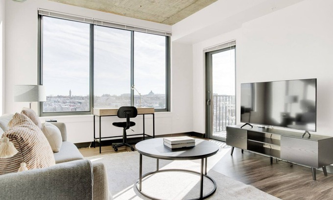 H Street Corridor Apartamento | Lovely H Street 1BR w/ Gym & Pool, near Union Station, by Blueground