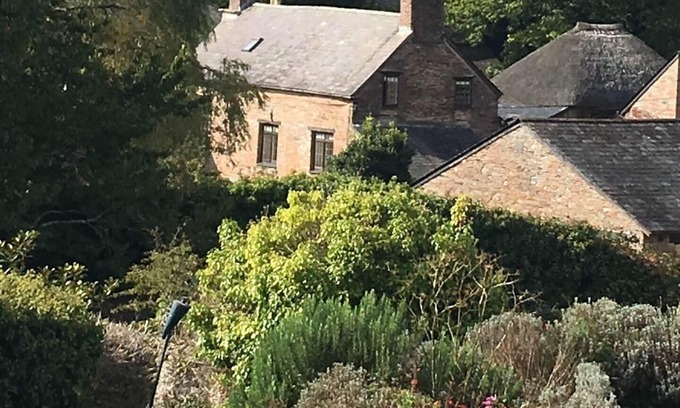 Chillington Casa | Encantadora casa familiar histórica, con jardín privado amurallado e instalaciones compartidas
