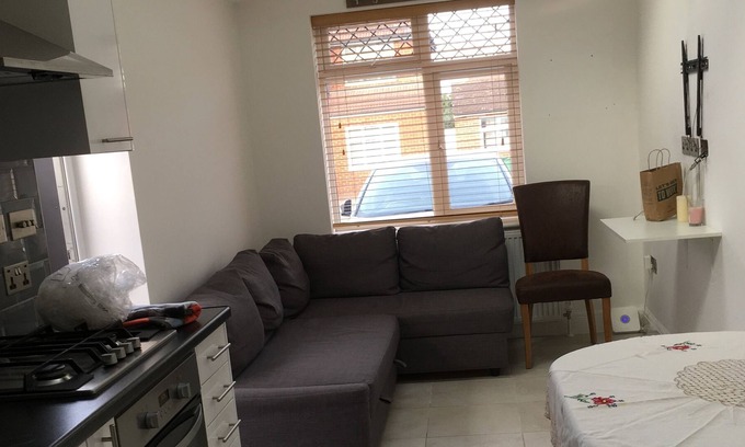 Edgware Apartamento | Lovely. Holiday home. Sleeps 4