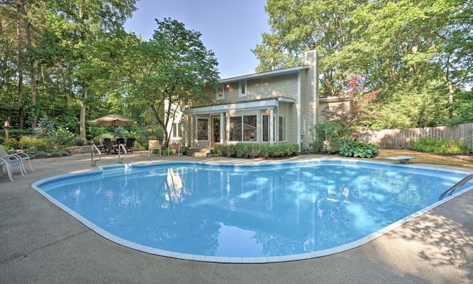 Holland Casa | Lovely Holland Home with 1 Mile to Lake Michigan!