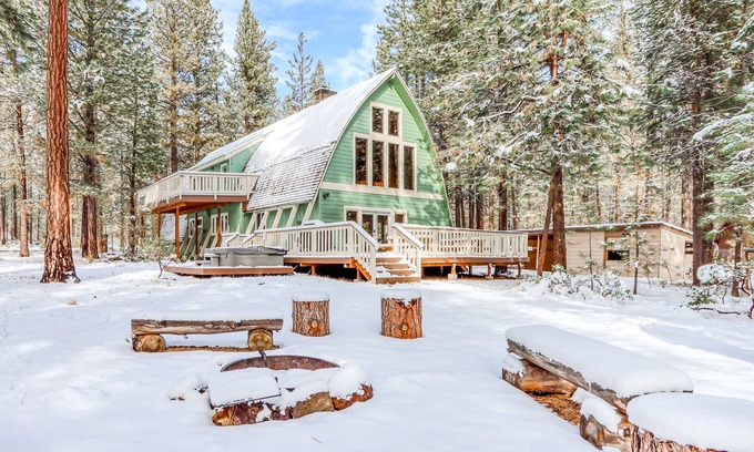 River Forest Acres Casa | Lovely home by waterfalls with firepit, hot tub & washer/dryer - dog-friendly