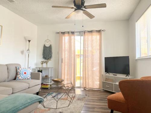 Coalinga Casa | Lovely Home Central Coalinga