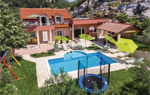 Ploce Casa | Lovely Home In Bacina With Wifi