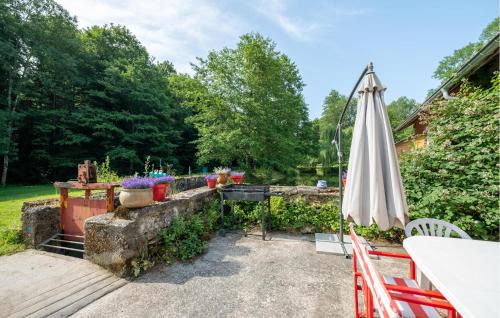 Escles Casa | Lovely Home In Escles With Kitchen