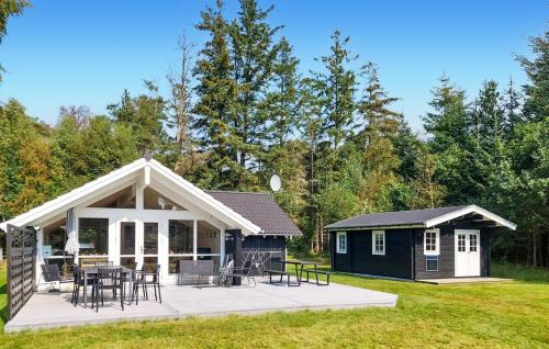 Hou Casa | Lovely Home In Hals With Kitchen