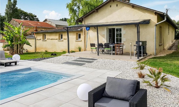 Montreuil-Bellay Casa | Lovely Home In Montreuil Bellay