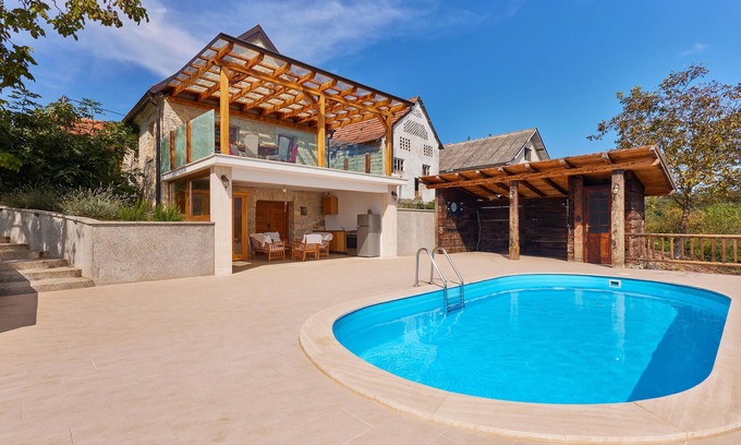 Visoko Casa | Preciosa casa en Visoko con sauna