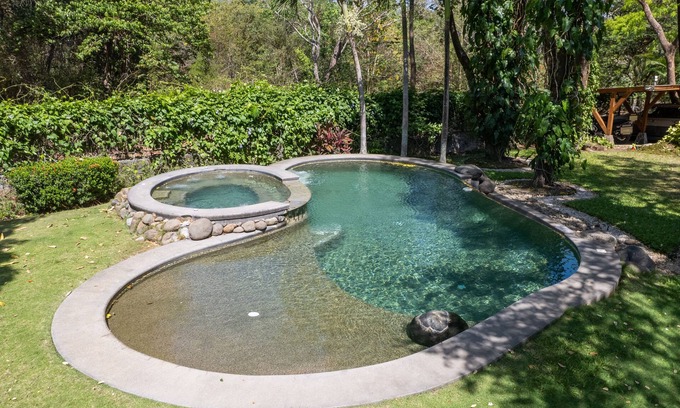 Curubandé Casa | Lovely home plenty of space, great for celebrations, parties, pet friendly.