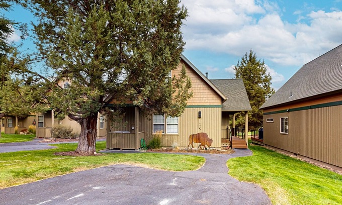 Redmond Chalet De Esquí | Encantadora casa con una acogedora chimenea, terraza, piscina compartida, gimnasio, jacuzzi y tenis.