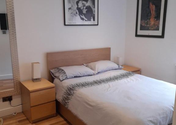 Earley Cama Y Desayuno | Lovely Home with full en-suite double bed rooms