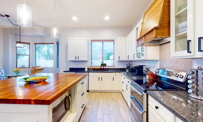 Chandler Casa | Lovely home with pool, enclosed yard, central AC, & washer/dryer