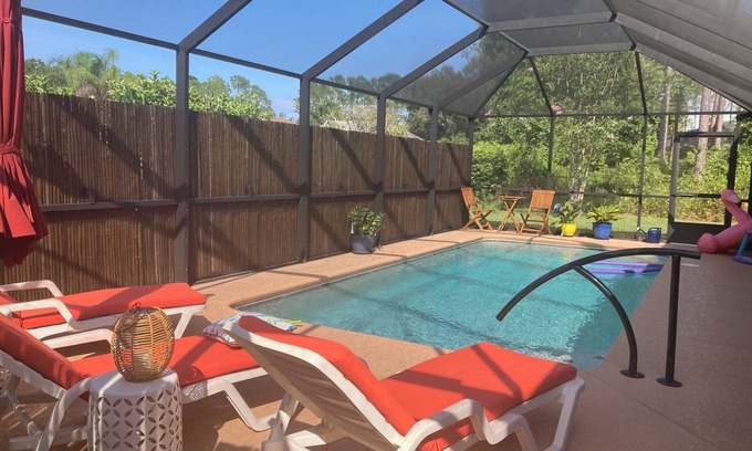 Palm Coast Casa | Atractiva casa elegante con piscina de agua salada en una comunidad de golf cerca de Flagler Beach