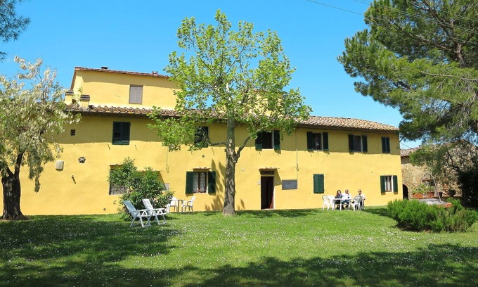 Tavarnelle Val di Pesa Apartamento | Lovely apartment with pool, WIFI, TV, patio, pets allowed, panoramic view and parking