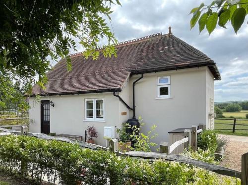 Five Oak Green Casa | Lovely Kent cottage with rural Medway views
