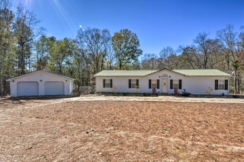 Reed Creek Casa | Lovely Lake Hartwell Retreat with Dock and Grill!
