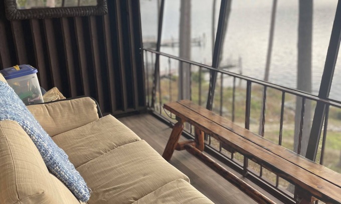 Laconia Apartamento | Lovely Lakefront Studio Condo