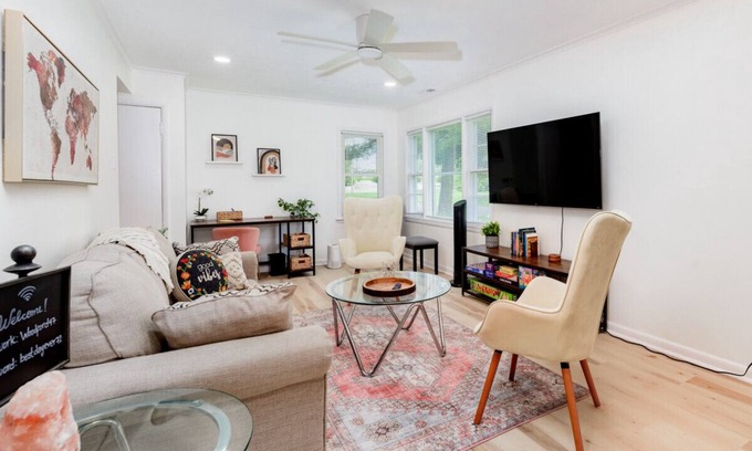 Airport Township Casa | Lovely Landing Pad near Lambert Airport 3 bed 1.5 bath
