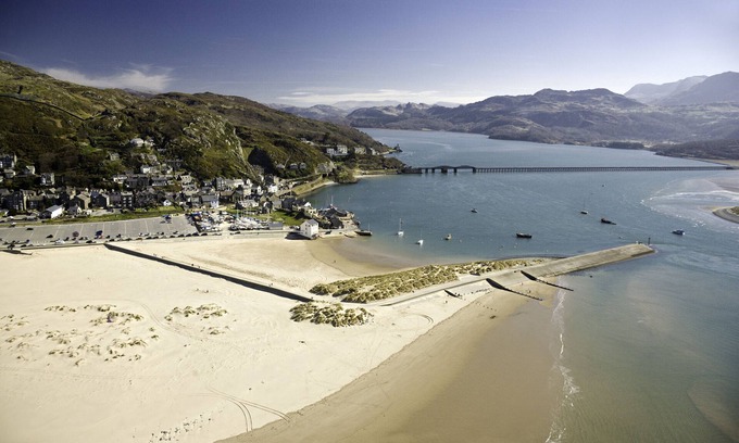 Barmouth Cabaña | Lovely Large Home 10 Minute Walk to Barmouth Beach