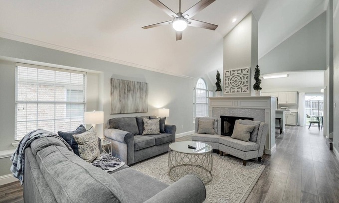 Lewisville Casa | Lovely Lewisville great location minutes to Denton, Flower Mound, & The Colony!